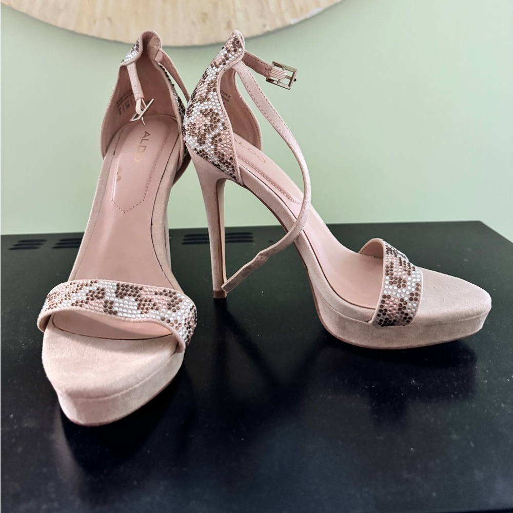 Aldo stilettos w/ 1” platform, cream w/ bling